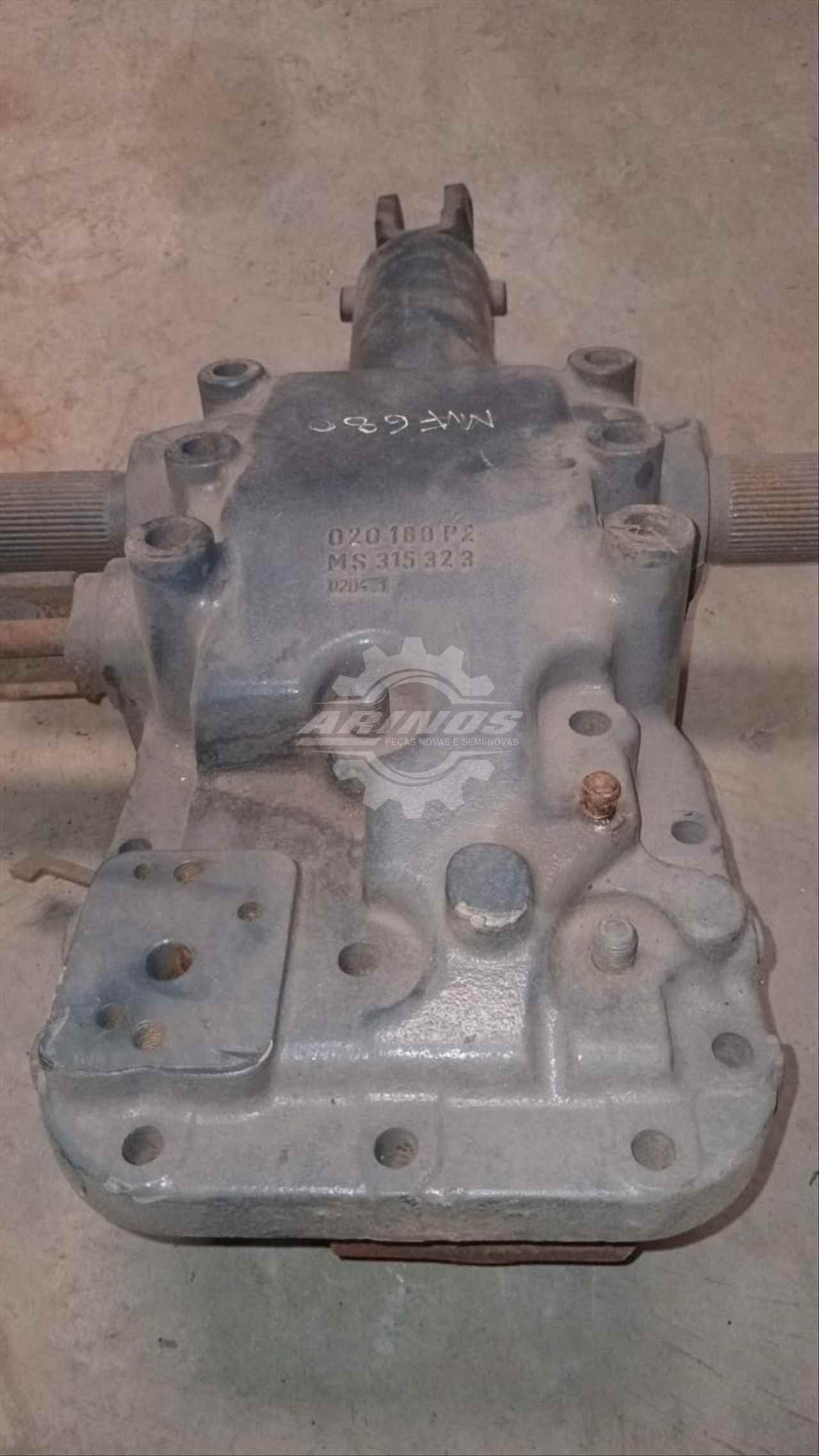 Tampa do Levante Hidráulico MF 660/680